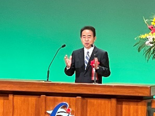 野間　健　氏